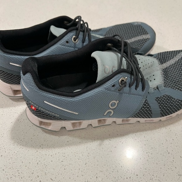 On Cloud women’s running shoes   7.5 blue/ grey athletic shoes. - Picture 2 of 9